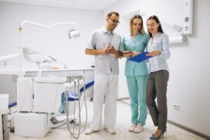 melhor regime tributário para clínica médica